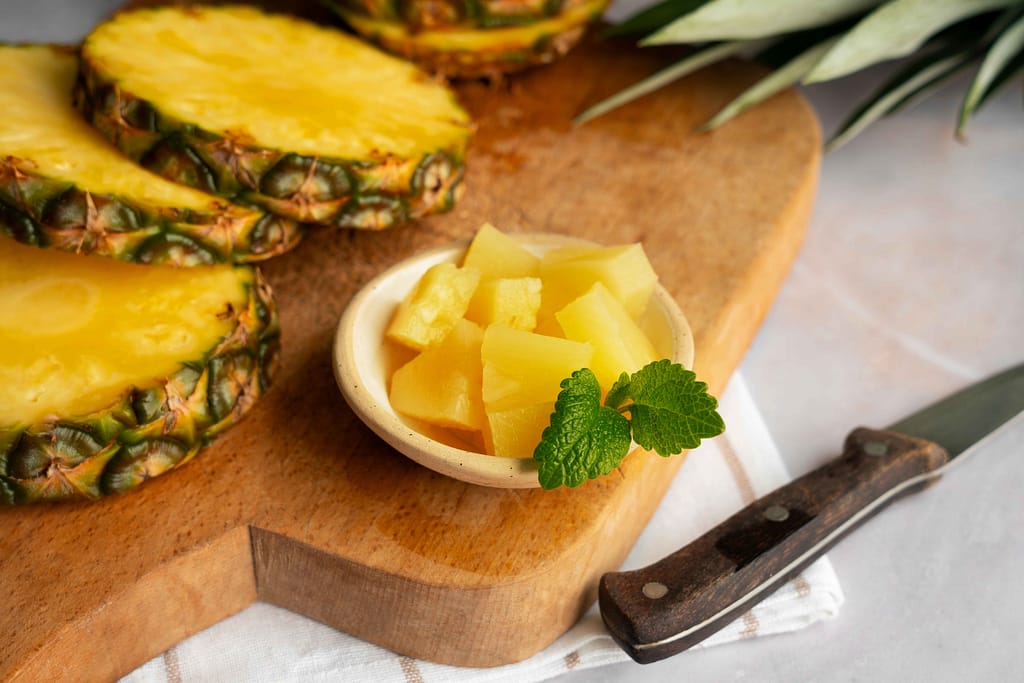 Fresh pineapple slices and chunks: a tasty option for Pineapple for Weight Loss!